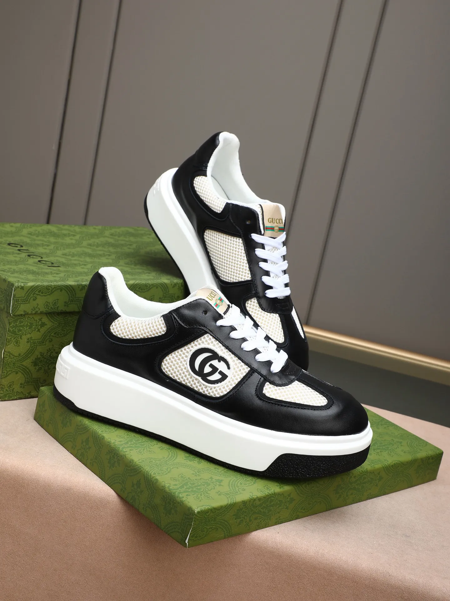 Men's shoes 💰480 New men's shoes GUCCI Fashion trend Made of first-layer calfskin ➕ washed sheep lining! The foot feels super comfortable and the workmanship is impeccable. Foam ultra-light outsole, size: 38-44 (45 customized) 3 colors to choose from!